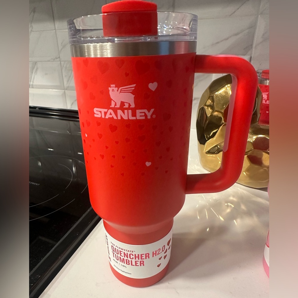 Stanley Valentine H2.0 Flowstate Red Sweet Hearts Valentine Tumblr - 40oz